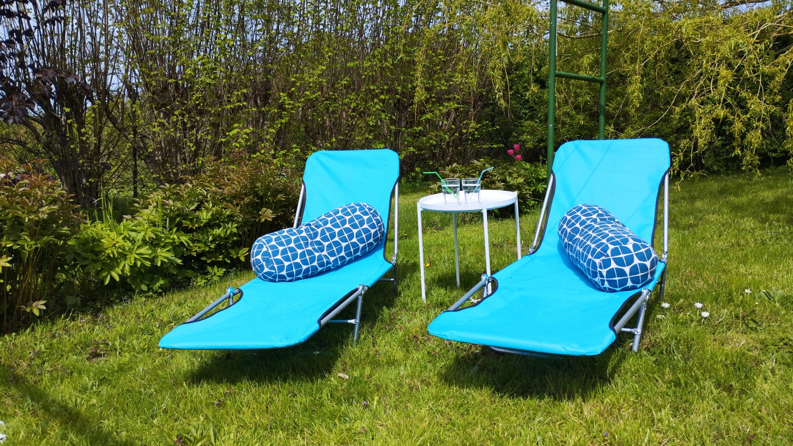 Sonnenliegen-im-Garten_Ferienhaus_Ostsee Sonnenliegen-im-Garten_Ferienhaus_Ostsee